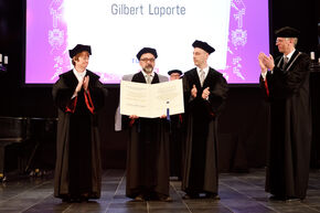 Laporte ontvangt een eredoctoraat. Foto | Bart van Overbeeke