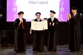 Laporte ontvangt een eredoctoraat. Foto | Bart van Overbeeke Laporte ontvangt een eredoctoraat. Foto | Bart van Overbeeke