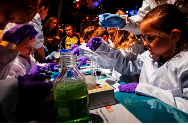 Wokkels and ‘cellfies’: how to explain your research to children?