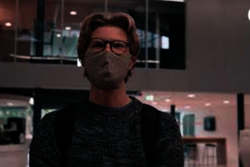 Most people at TU/e seem to follow the urgent advice to wear a face mask in buildings on the campus. Video reporter Kevin Tatar ...