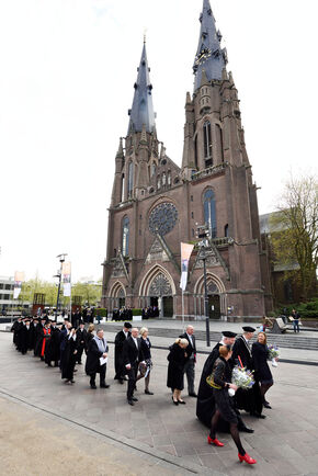 Het cortege. Foto | Bart van Overbeeke