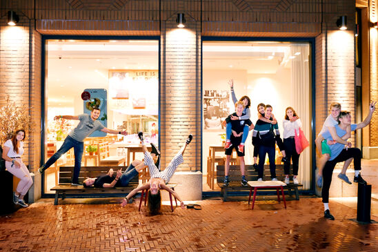 De vloer is lava. Foto | Bart van Overbeeke