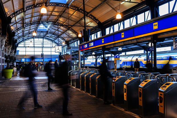 Bezuinigen op ov-studentenkaart? Dat lukt voorlopig niet
