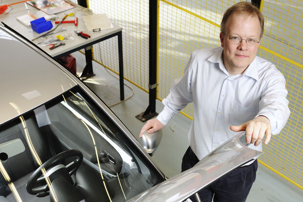 Car of the future: electric or hydrogen?