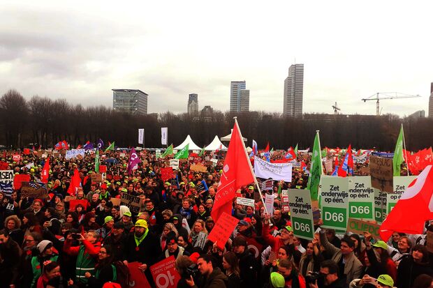 Duizenden demonstranten in Den Haag: “Stop de Eppocalyps!”