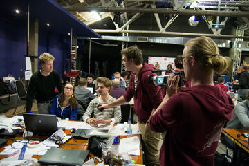 Studenten aan het werk tijdens het 24-uurs project van CHEOPS. Foto| Bram Valk
