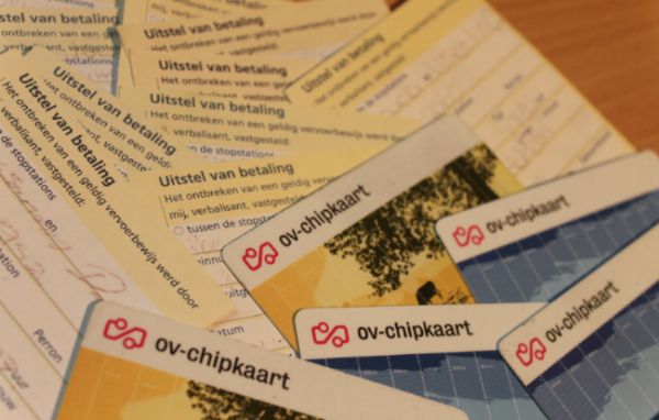 Kamer ruziet over boete ov-kaart
