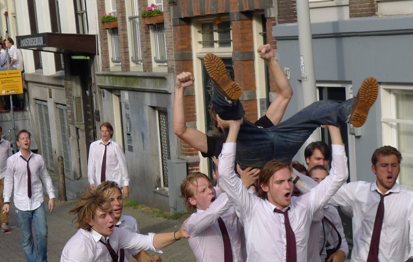 Corpsballen onder vuur Corpsballen onder vuur